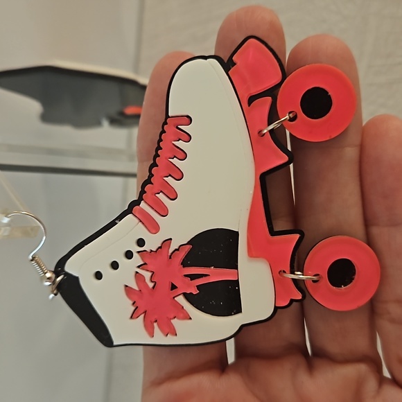 Pink and white roller skates pierced earrings NWOT 80s vibe retro - Picture 5 of 5